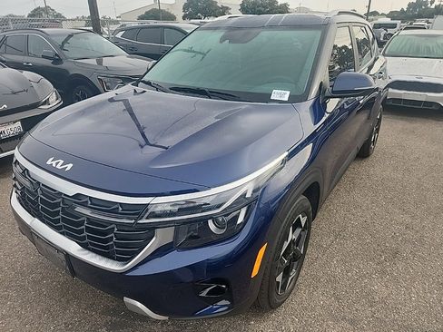 Certified 2024 Kia Seltos EX image 3