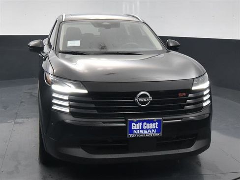 Used 2025 Nissan Kicks SR w/ SR Premium Package FWD image 3