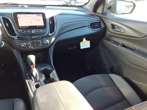 Used 2022 Chevrolet Equinox RS w/ Infotainment Package image 21