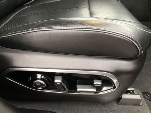 Used 2022 Jeep Grand Cherokee Overland w/ Adv Protech Group III image 37