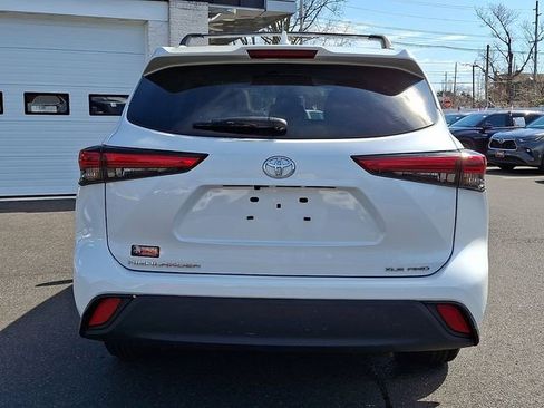 Used 2023 Toyota Highlander XLE image 5
