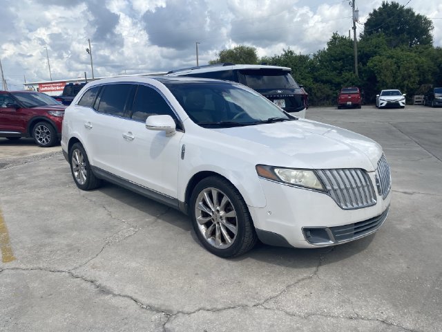 Used 2010 Lincoln MKT AWD image 3
