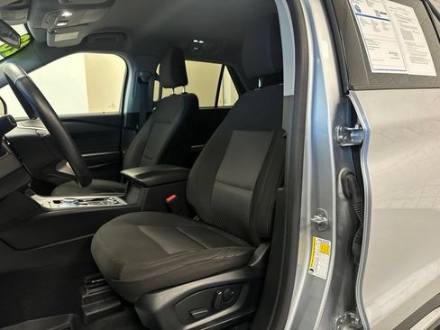 Used 2023 Ford Explorer XLT AWD/4WD image 8