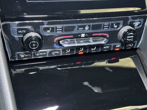 New 2025 Jeep Grand Cherokee L Altitude image 30