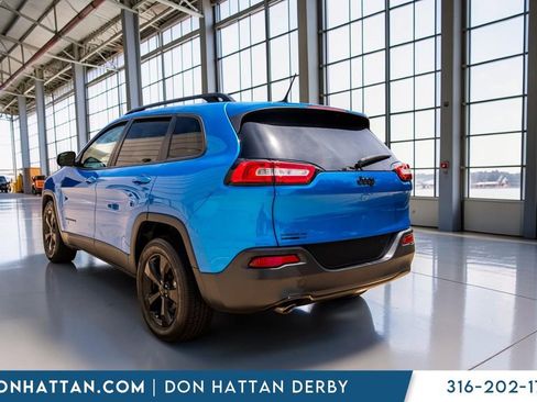 Used 2018 Jeep Cherokee Latitude w/ Altitude Package FWD image 26