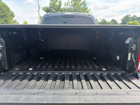 Used 2018 Toyota Tacoma TRD Sport w/ TRD Premium Sport Package RWD image 10