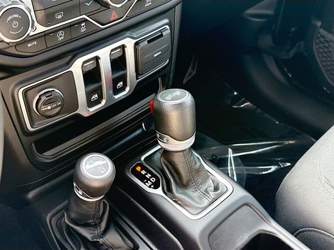 Used 2023 Jeep Wrangler Sport AWD/4WD image 25
