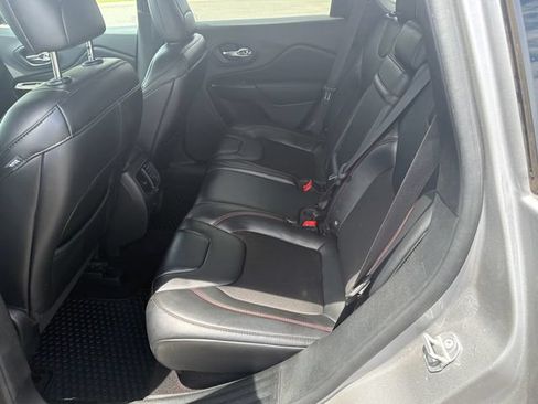 Used 2019 Jeep Cherokee Trailhawk w/ Cold Weather Group AWD/4WD image 19