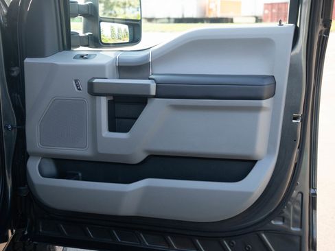 Used 2019 Ford F350 XLT w/ XLT Premium Package AWD/4WD image 9