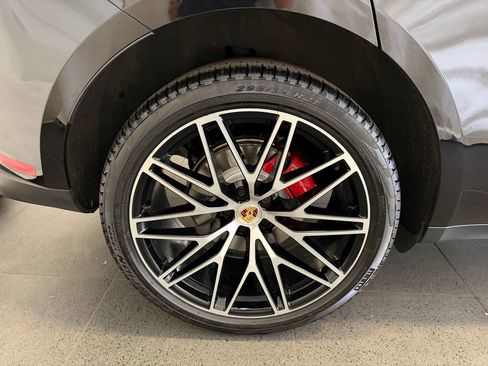 Certified 2024 Porsche Macan S AWD/4WD image 12