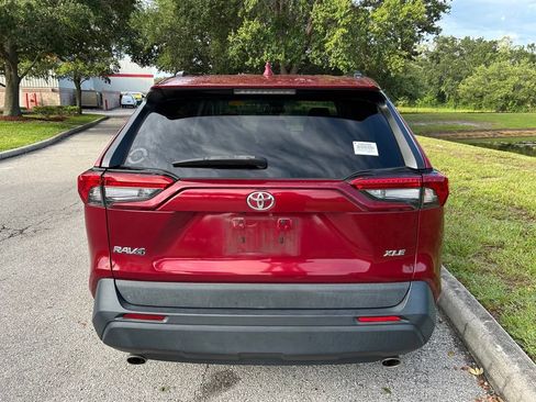 Used 2021 Toyota RAV4 XLE FWD image 5