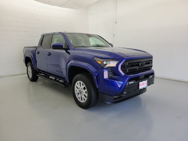 Used 2025 Toyota Tacoma SR5 AWD/4WD image 3