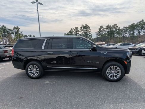 Used 2024 GMC Yukon XL Denali w/ Advanced Technology Package image 2
