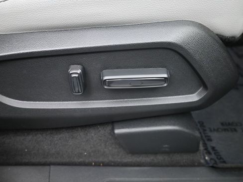 Used 2025 Honda Pilot EX-L image 18