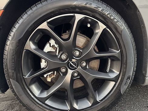 Used 2023 Chrysler Pacifica Limited w/ S Appearance Package image 9