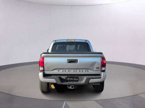 Used 2022 Toyota Tacoma SR5 w/ Technology Package RWD image 4