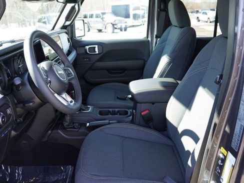 Certified 2025 Jeep Wrangler Unlimited Sahara w/ Safety Group image 16