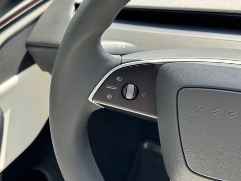 Used 2026 Tesla Model Y 2WD image 22