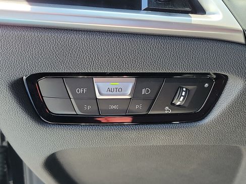 Used 2026 BMW 330i Sedan w/ M Sport Package RWD image 22