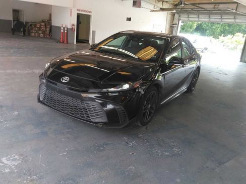 Used 2025 Toyota Camry SE FWD image 7