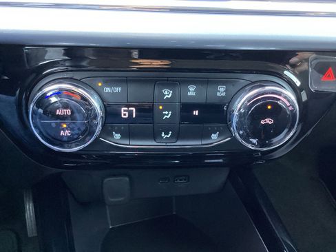 Used 2025 Chevrolet Trax LT w/ Driver Confidence Package image 22