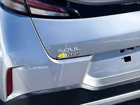 Used 2023 Kia Soul LX w/ LX Technology Package image 26