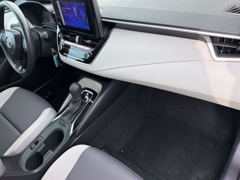 Used 2025 Toyota Corolla LE FWD image 35