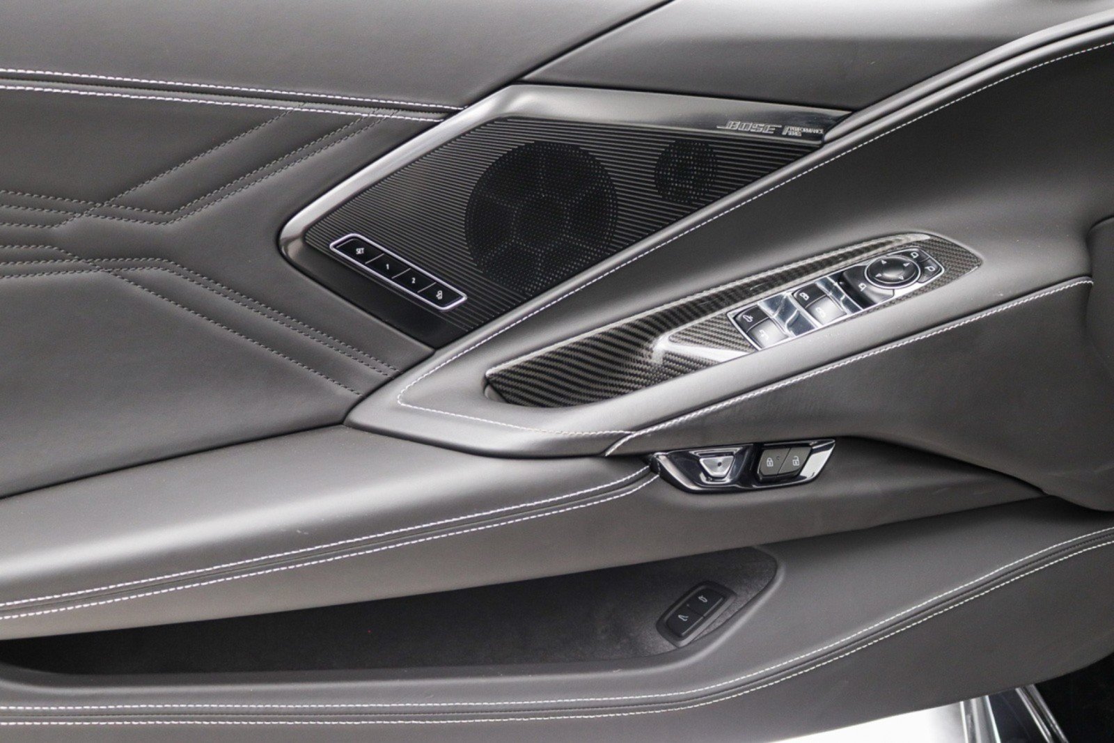 Used 2024 Chevrolet Corvette Z06 RWD image 32