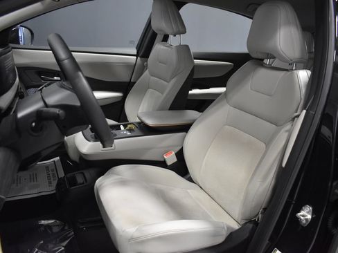 Certified 2023 Nissan Ariya AWD image 5