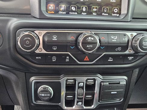 Used 2021 Jeep Wrangler Unlimited Sahara w/ Uconnect 4C Nav & Sound Group image 21