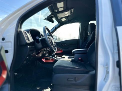 Used 2024 Nissan Frontier PRO-4X w/ Technology Package image 11