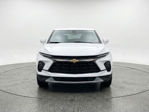 Used 2025 Chevrolet Blazer LT FWD image 2