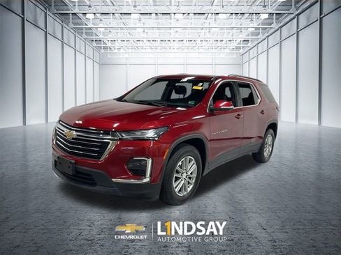 Used 2022 Chevrolet Traverse LT image 1