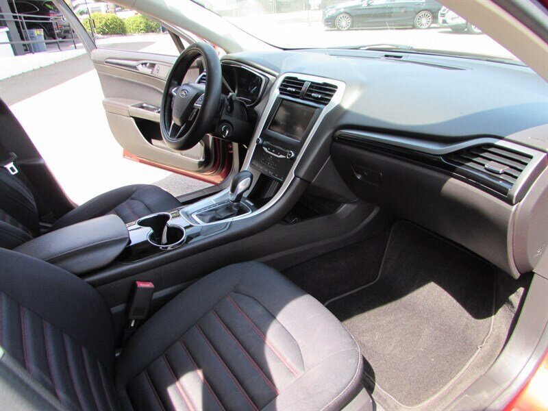 Used 2014 Ford Fusion SE FWD image 30