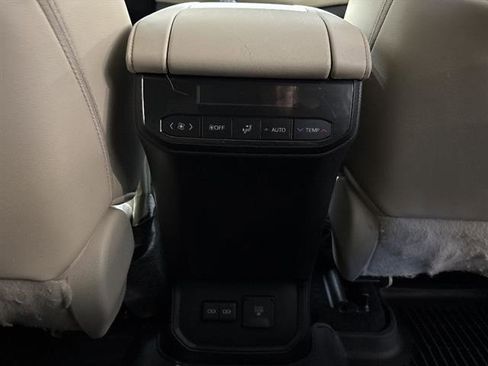 Used 2023 Toyota Highlander Limited FWD image 24