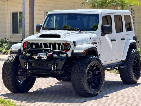 Used 2026 Jeep Wrangler Sahara AWD/4WD image 9