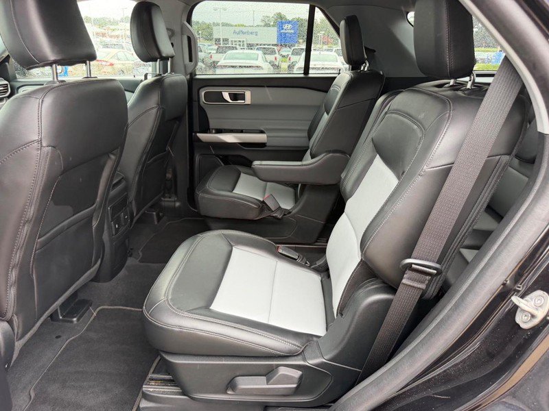 Used 2022 Ford Explorer XLT w/ Equipment Group 202A AWD/4WD image 10