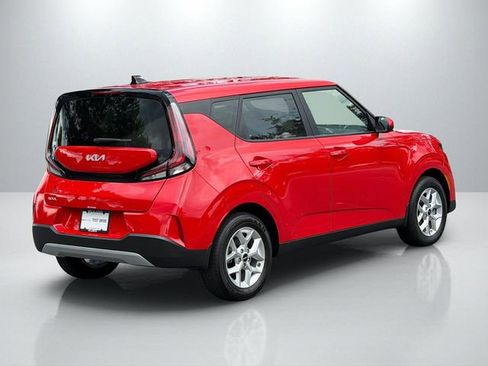 Certified 2025 Kia Soul LX w/ LX Technology Package FWD image 7