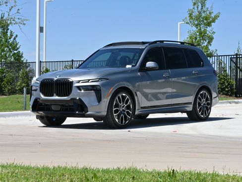 Certified 2026 BMW X7 xDrive40i w/ M Sport Package AWD/4WD image 5