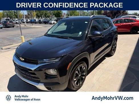 Used 2021 Chevrolet TrailBlazer LT w/ Convenience Package FWD image 3