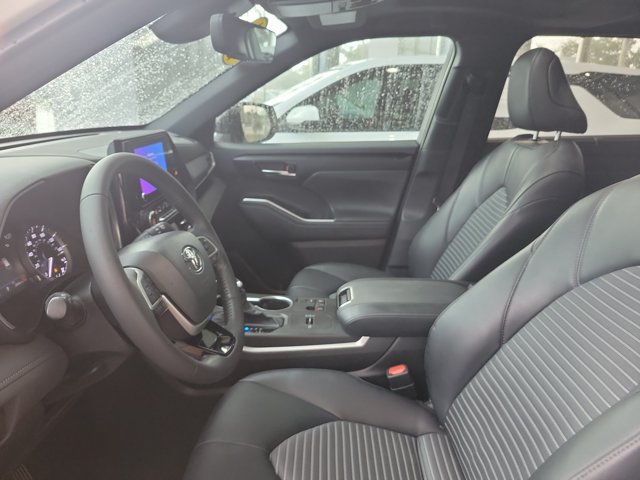 Used 2024 Toyota Highlander XSE FWD image 22