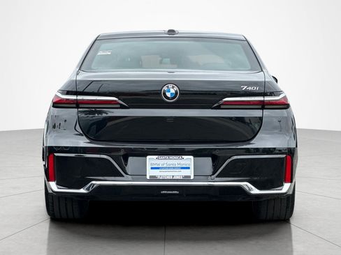 Used 2024 BMW 740i w/ Premium Package RWD image 4
