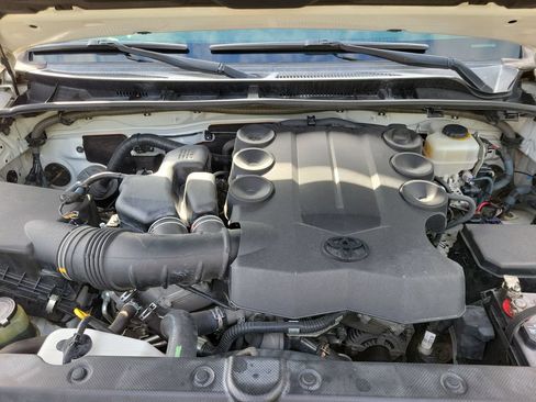 Used 2015 Toyota 4Runner SR5 RWD image 32