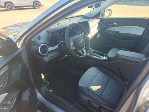 New 2025 Chevrolet Trax LT w/ Driver Confidence Package image 11