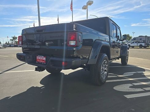 New 2025 Jeep Gladiator Sport image 9