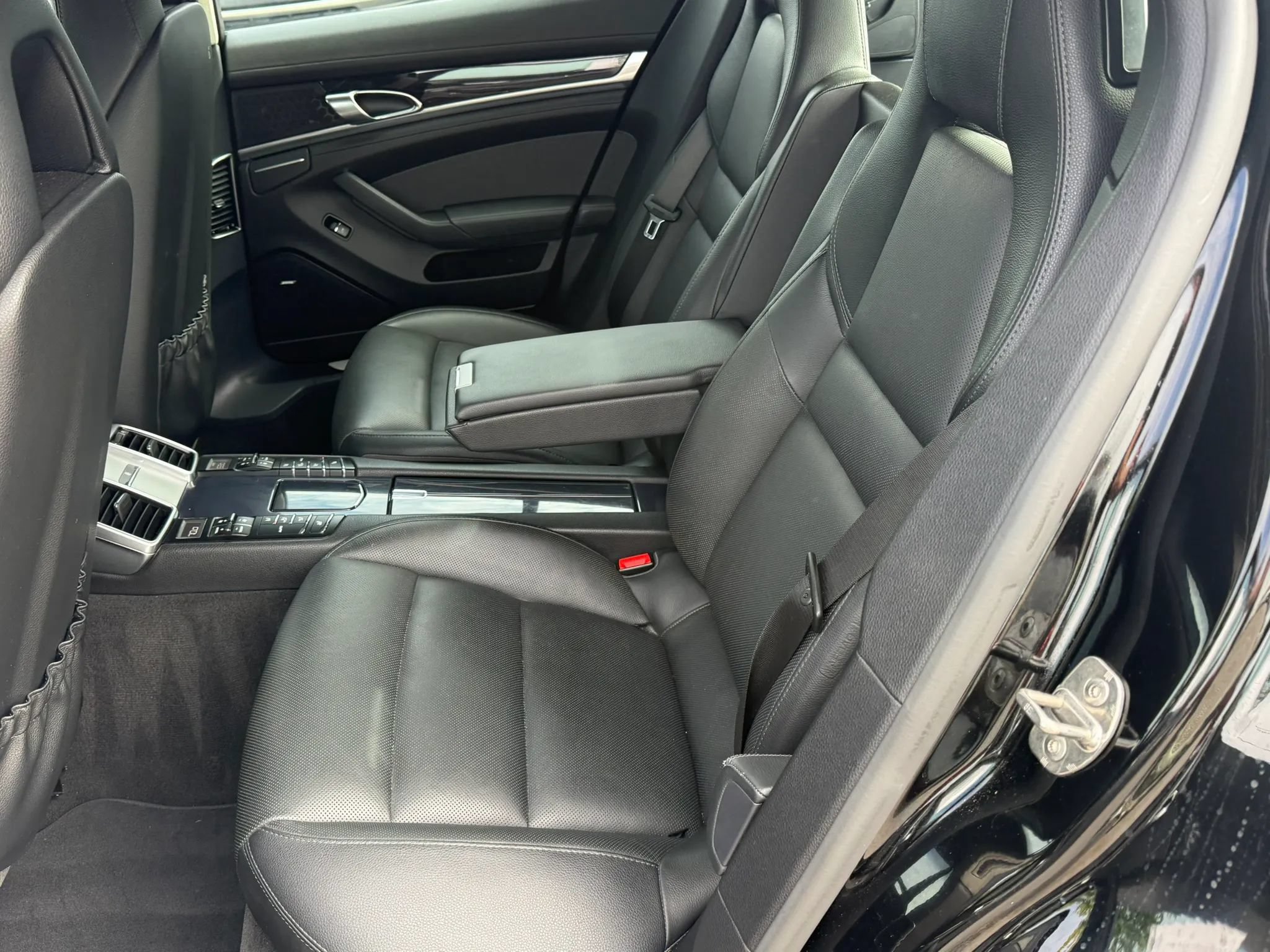 Used 2015 Porsche Panamera 4 AWD/4WD image 17