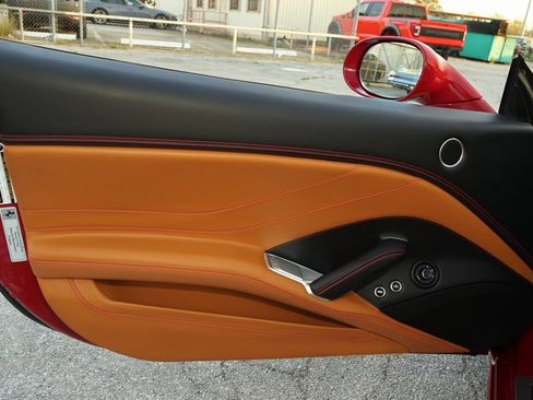 Used 2016 Ferrari California T image 21