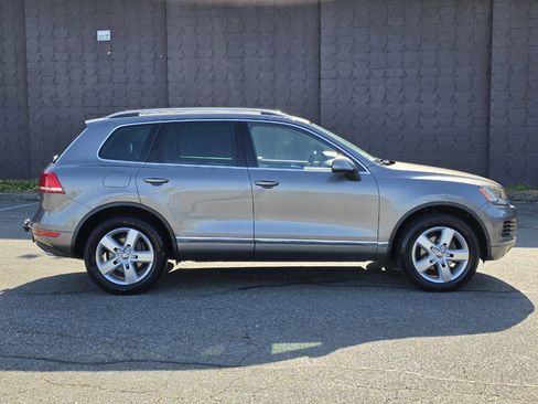 Used 2012 Volkswagen Touareg TDI AWD/4WD image 4