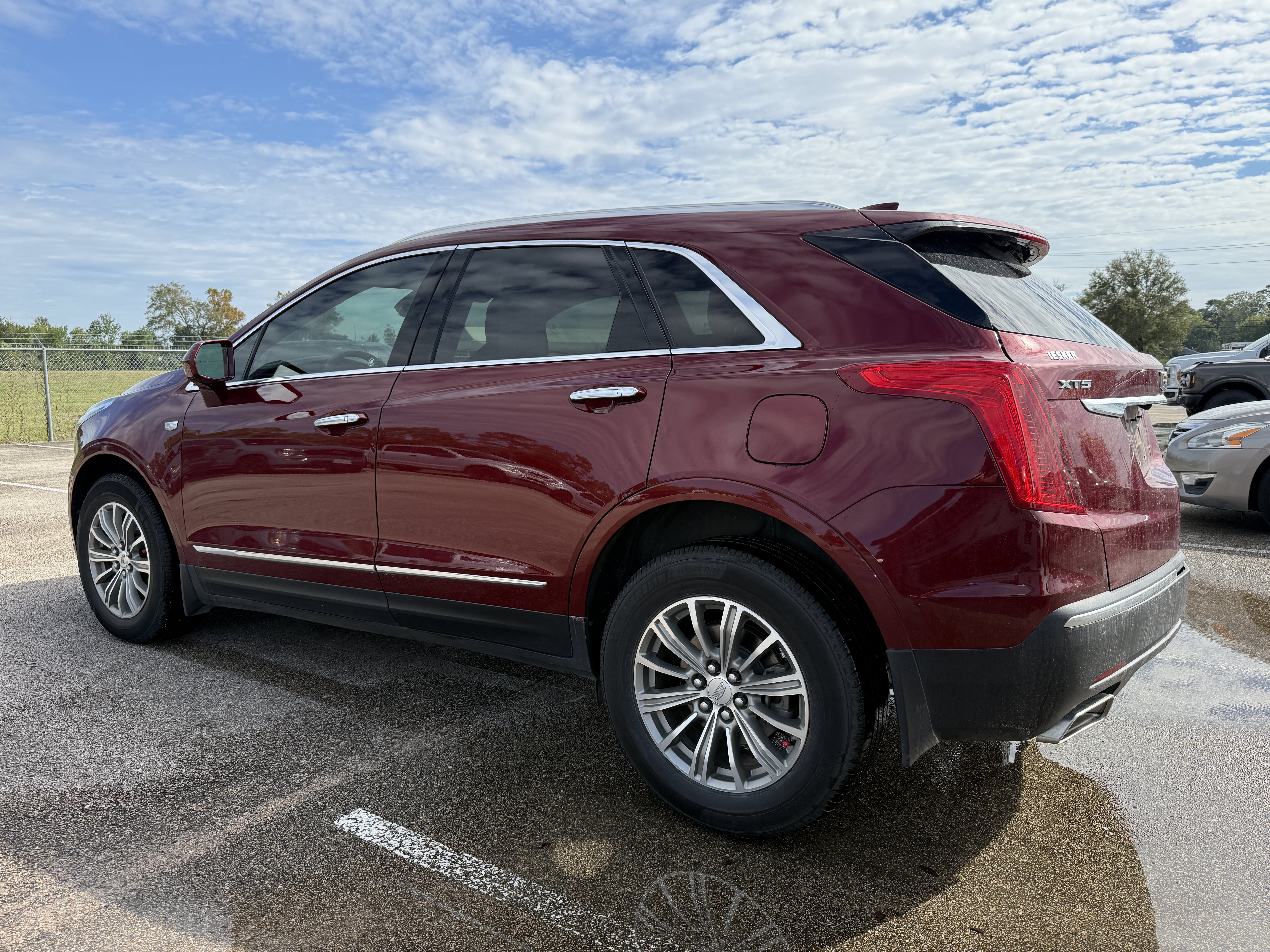 Used 2018 Cadillac XT5 Luxury w/ Driver Awareness Package FWD image 3