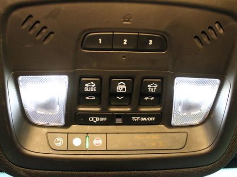 Used 2023 Chevrolet Traverse Premier AWD/4WD image 29